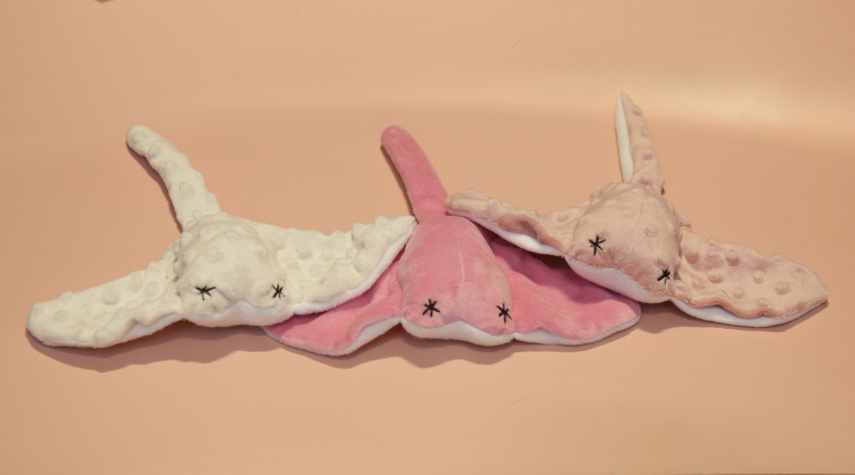 Zdjęcie Kotul Craft Płaszczka z kocimiętką zabawka dla kota  różowa pudrowa minky 25 x 27 cm