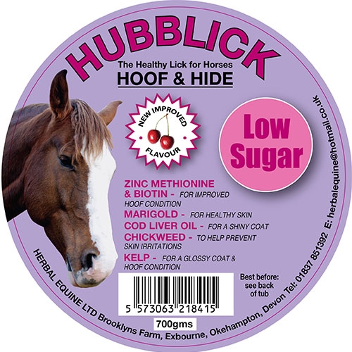 Zdjęcie Hubblick Lizawka ziołowa Hoof And Hide dla koni  z biotyną 700g